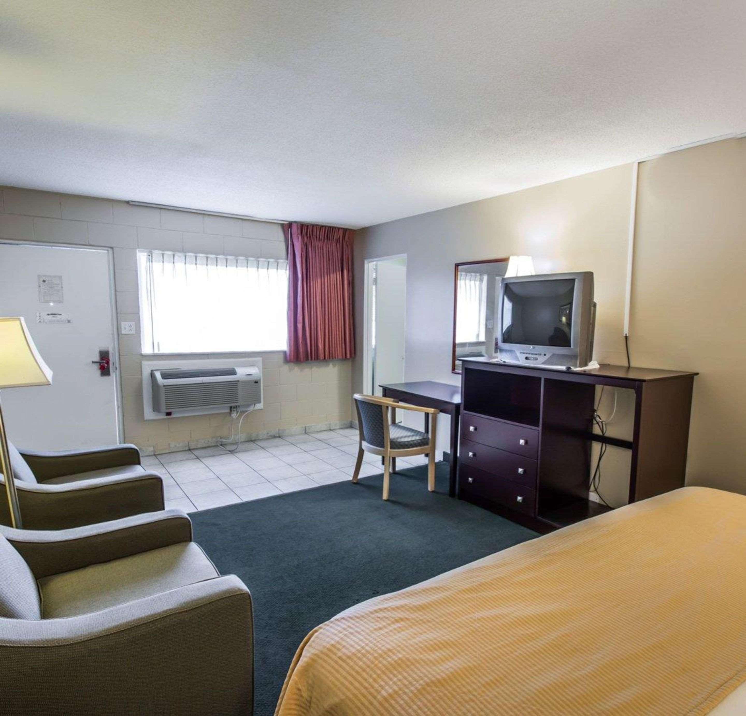 Econo Lodge Cocoa Beach - Near The Port Exterior foto