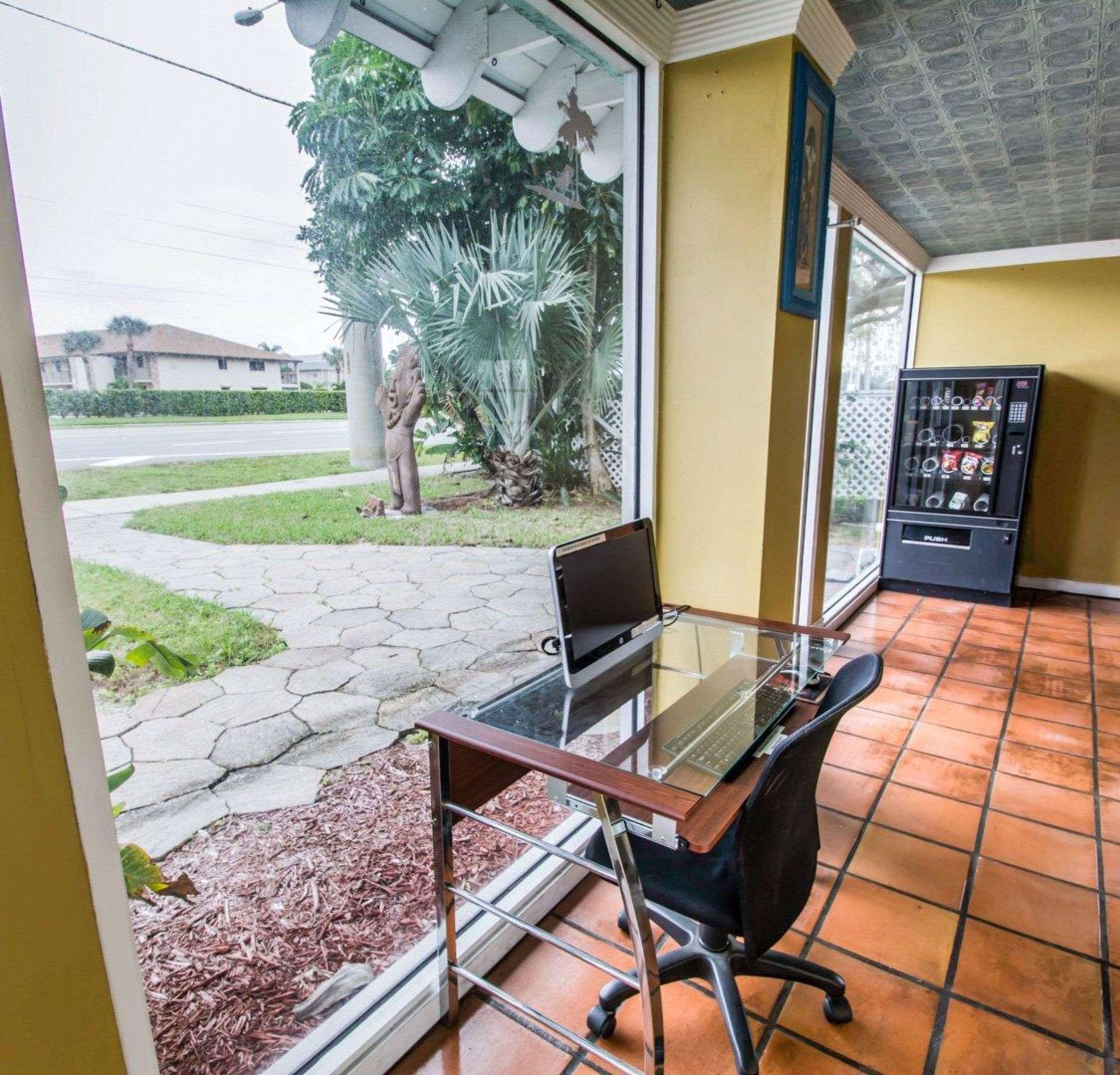 Econo Lodge Cocoa Beach - Near The Port Exterior foto