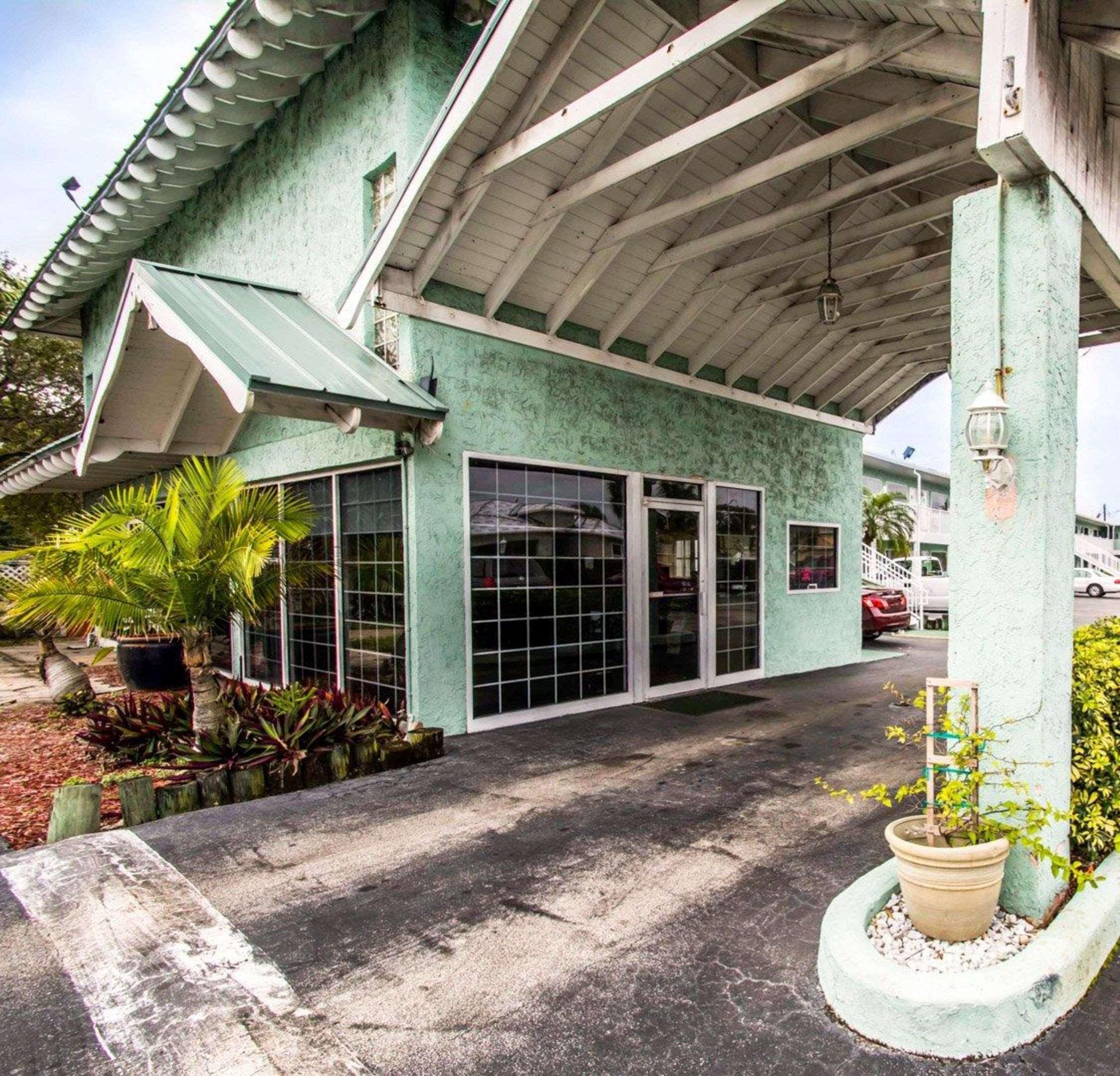 Econo Lodge Cocoa Beach - Near The Port Exterior foto