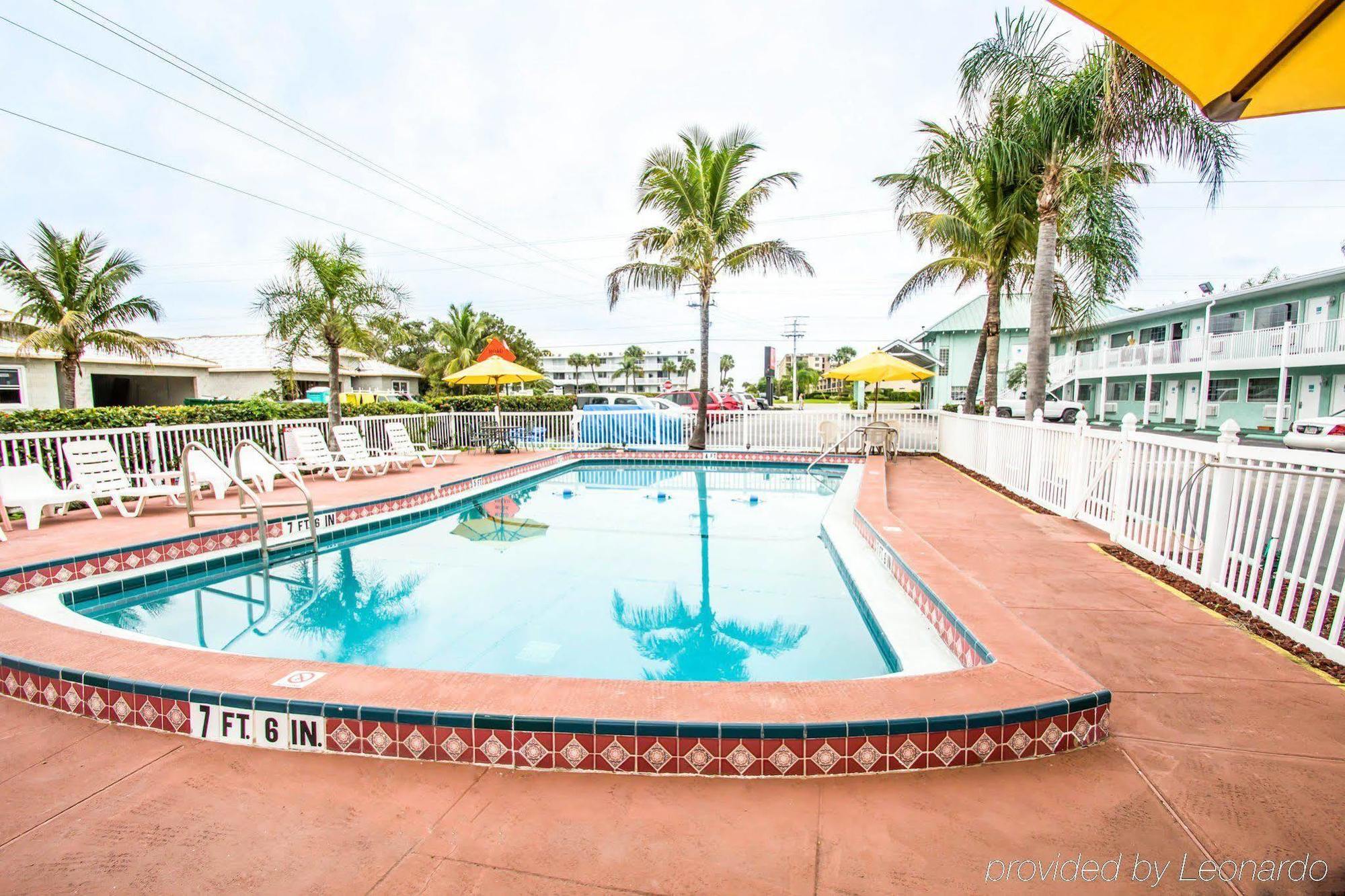 Econo Lodge Cocoa Beach - Near The Port Exterior foto